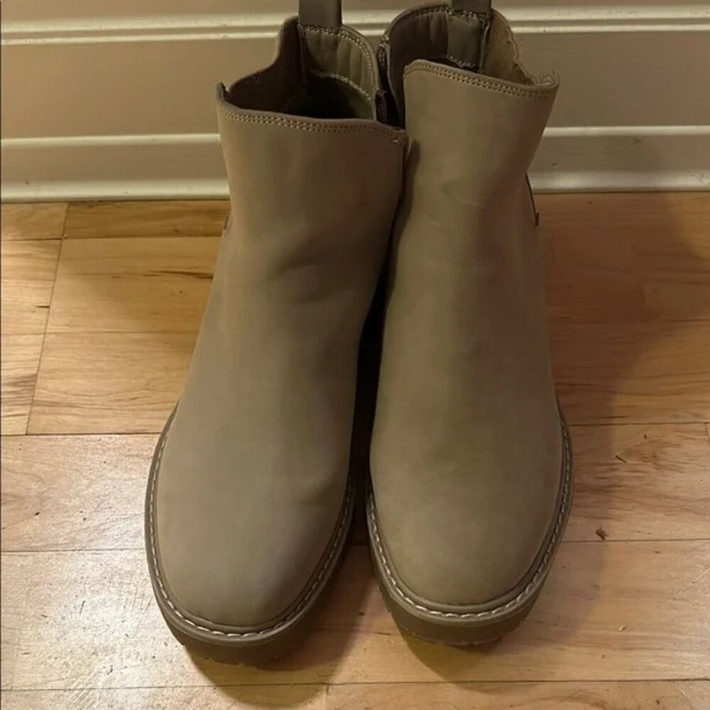 Tan  booties 9 wide NWOT